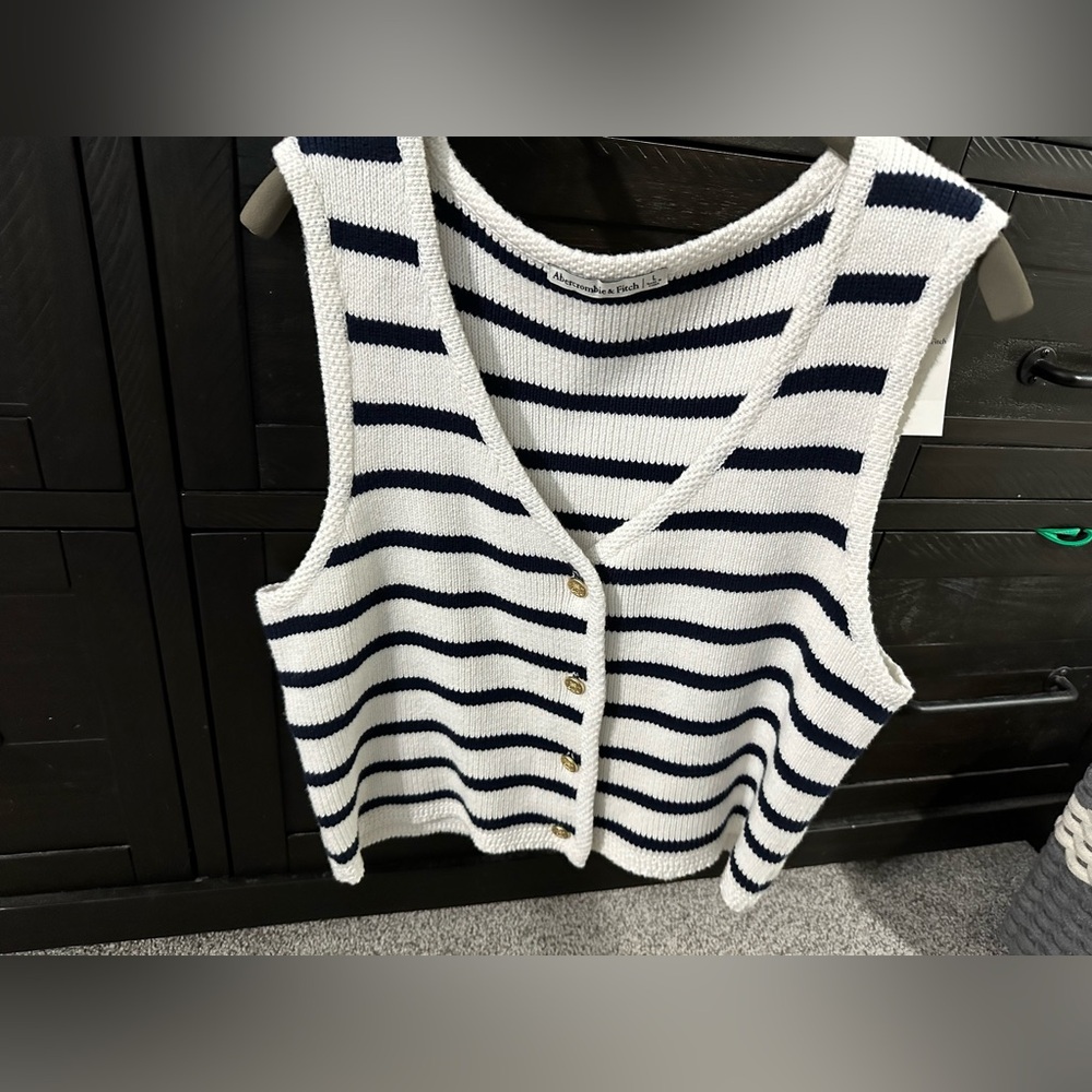 NWT Abercrombie Button Up Knit Vest